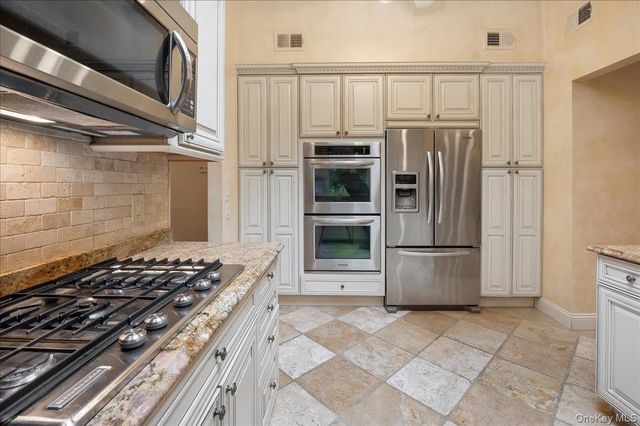 3 Rookery Circle, New City, NY 10956