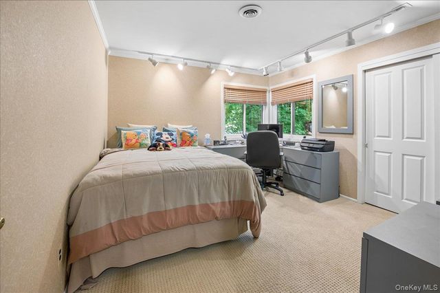 3 Rookery Circle, New City, NY 10956