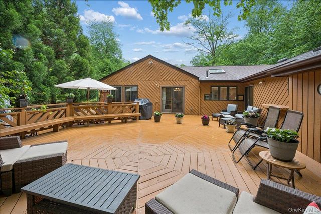 3 Rookery Circle, New City, NY 10956
