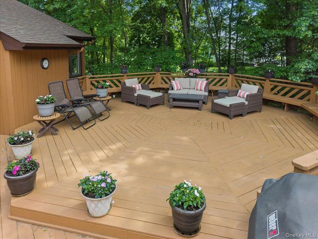 3 Rookery Circle, New City, NY 10956