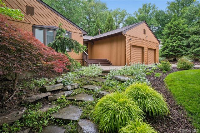 3 Rookery Circle, New City, NY 10956