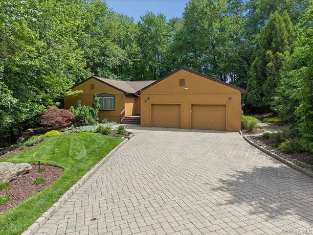 3 Rookery Circle, New City, NY 10956