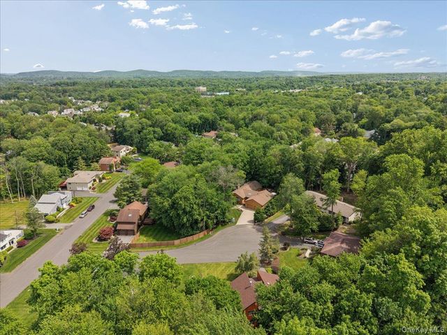 3 Rookery Circle, New City, NY 10956
