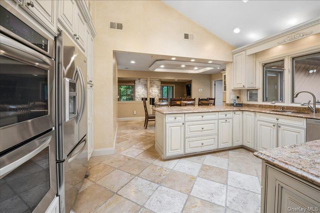 3 Rookery Circle, New City, NY 10956