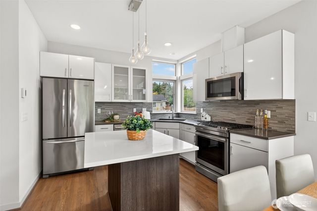 2615 NW 65th Street, Seattle, WA 98117