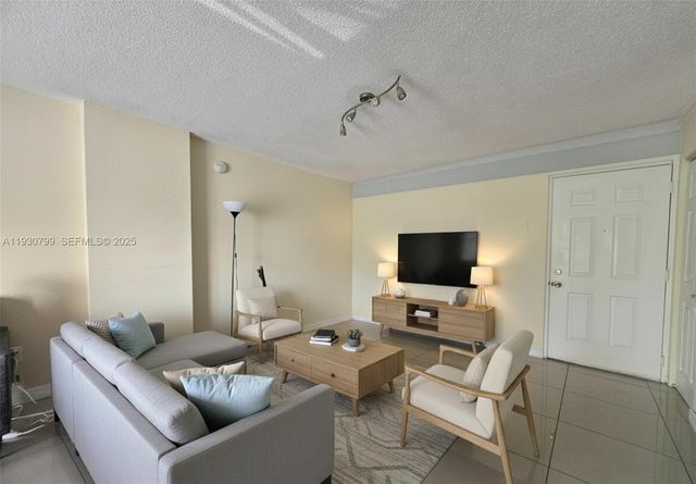 8200 SW 210th St 103, Cutler Bay, FL 33189