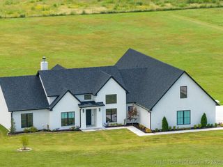 397911 W 2400 Road, Bartlesville, OK 74006