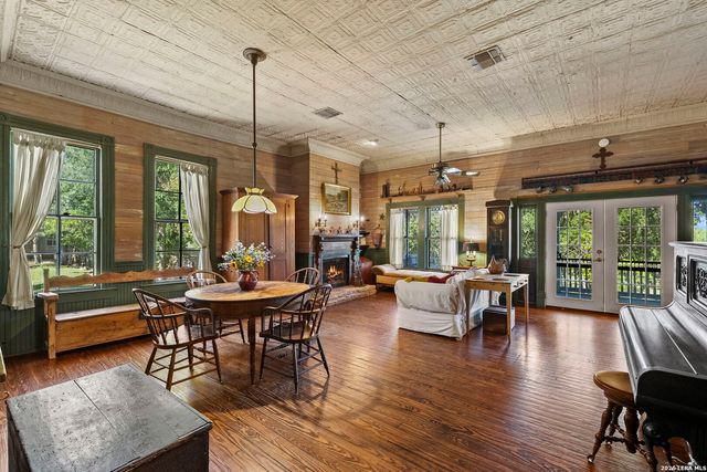 112 N. River Bend Road, Comfort, TX 78013