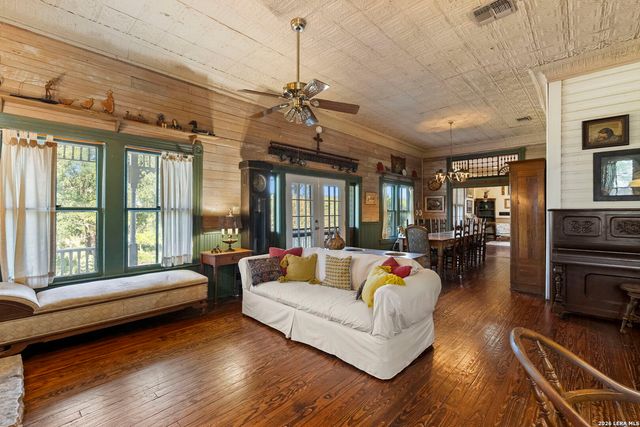112 N. River Bend Road, Comfort, TX 78013