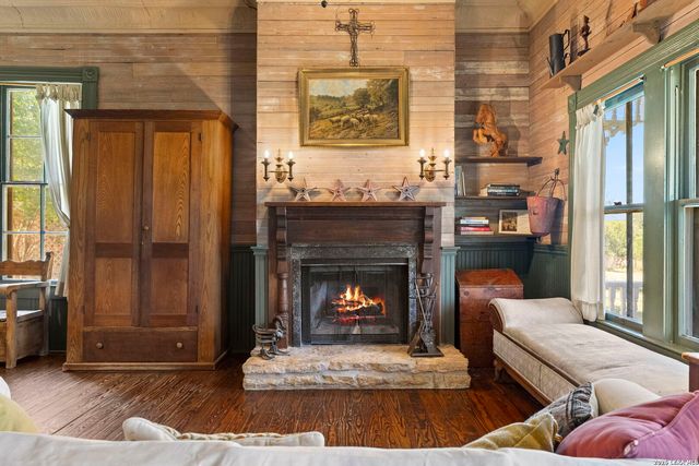 112 N. River Bend Road, Comfort, TX 78013