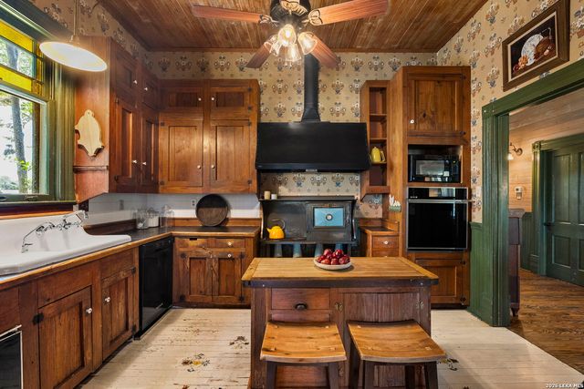 112 N. River Bend Road, Comfort, TX 78013