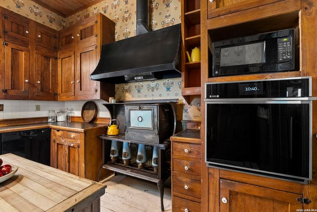 112 N. River Bend Road, Comfort, TX 78013