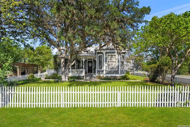 112 N. River Bend Road, Comfort, TX 78013