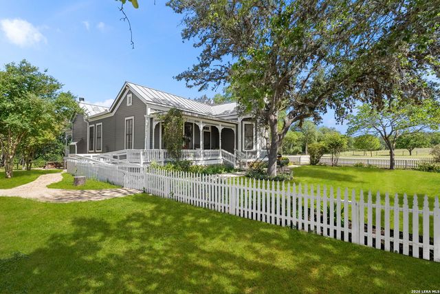 112 N. River Bend Road, Comfort, TX 78013