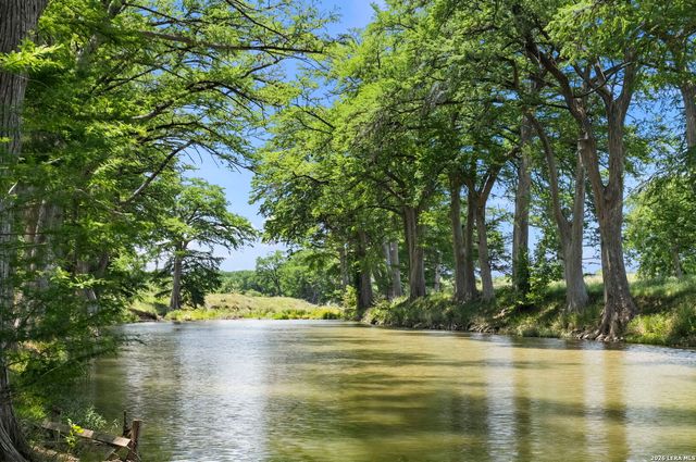 112 N. River Bend Road, Comfort, TX 78013