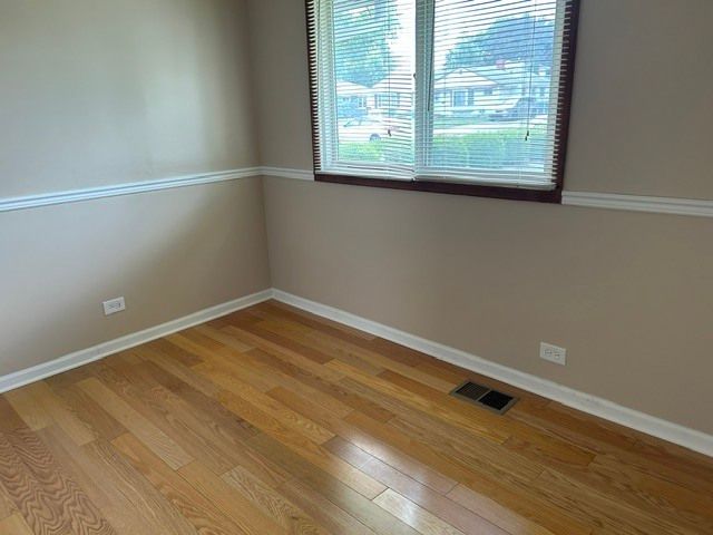 8855 S KOMENSKY Avenue, Hometown, IL 60456
