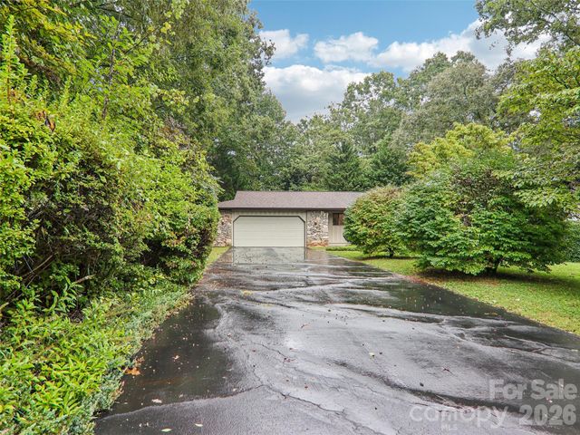 126 Brandon Road, Hendersonville, NC 28739