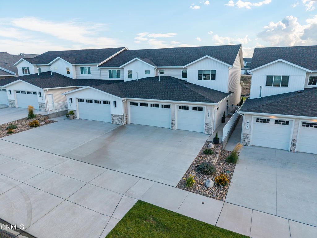 409 W Lasalle Drive, Bismarck, ND 58503 photo 2