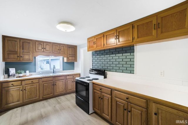 10266 Glenwood Avenue, Osceola, IN 46561