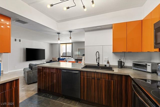 3930 University Center Drive 902, Las Vegas, NV 89119