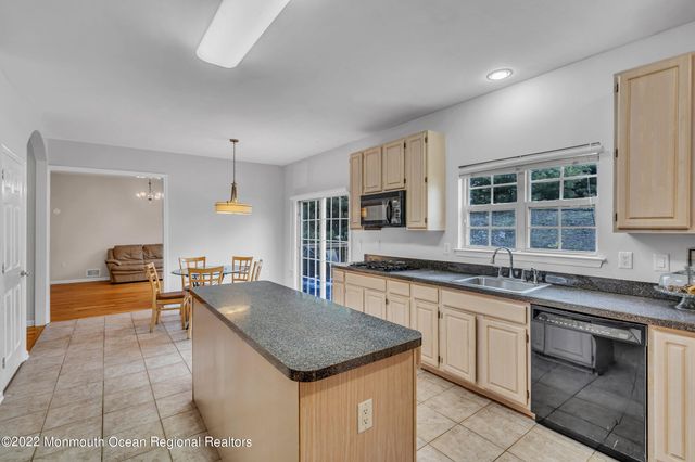 606 W Kennedy Boulevard, Lakewood, NJ 08701