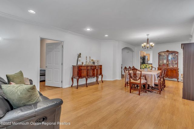 606 W Kennedy Boulevard, Lakewood, NJ 08701