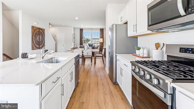 100 CLINTON ST, Sicklerville, NJ 08081