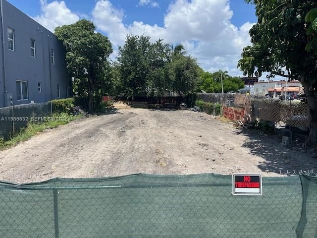 1976 NW 25th Ave, Miami, FL 33125