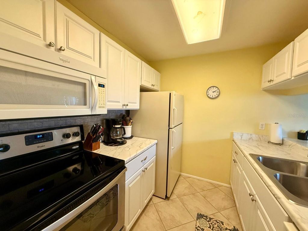 Image 13 of property listing at 3863 59TH AVENUE W 4189, Bradenton, FL 34210