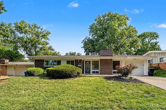 2425 Brook Drive, Florissant, MO 63033