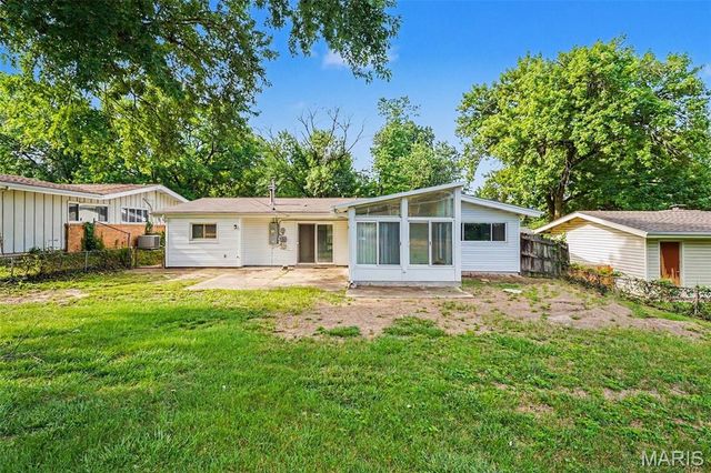 2425 Brook Drive, Florissant, MO 63033