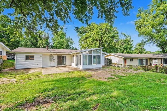 2425 Brook Drive, Florissant, MO 63033