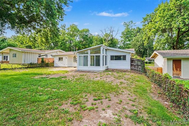2425 Brook Drive, Florissant, MO 63033
