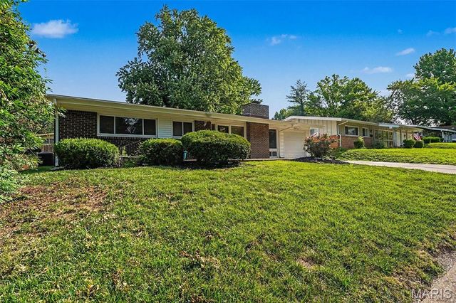 2425 Brook Drive, Florissant, MO 63033