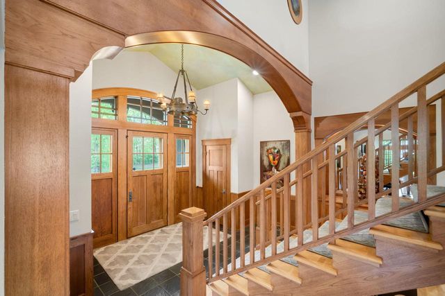 7541 S Cambridge DRIVE, Franklin, WI 53132