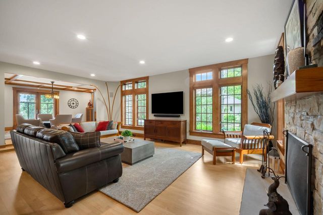 7541 S Cambridge DRIVE, Franklin, WI 53132
