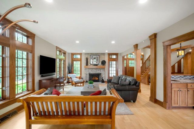 7541 S Cambridge DRIVE, Franklin, WI 53132