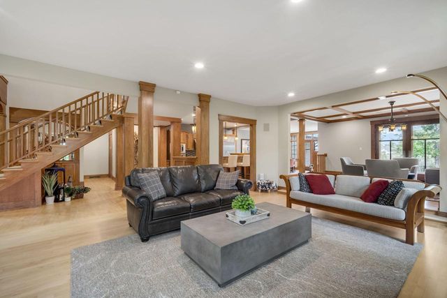 7541 S Cambridge DRIVE, Franklin, WI 53132