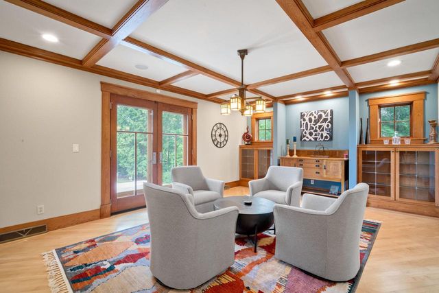 7541 S Cambridge DRIVE, Franklin, WI 53132