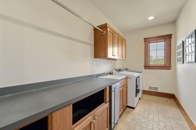 7541 S Cambridge DRIVE, Franklin, WI 53132