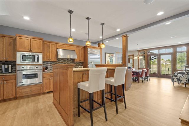 7541 S Cambridge DRIVE, Franklin, WI 53132