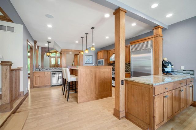 7541 S Cambridge DRIVE, Franklin, WI 53132