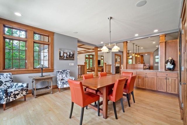 7541 S Cambridge DRIVE, Franklin, WI 53132