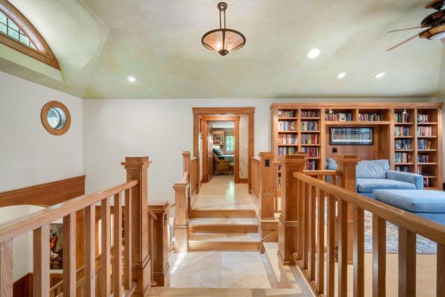 7541 S Cambridge DRIVE, Franklin, WI 53132