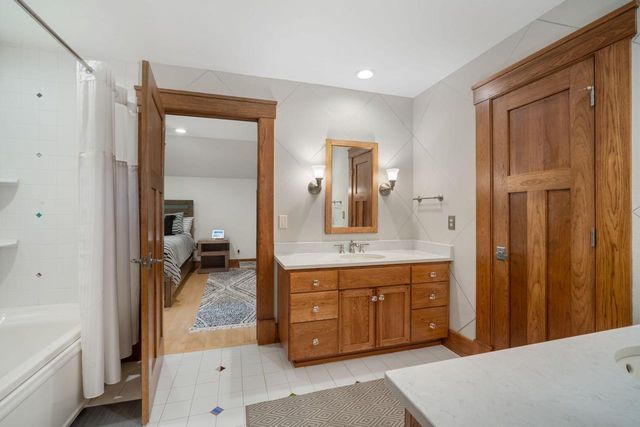 7541 S Cambridge DRIVE, Franklin, WI 53132