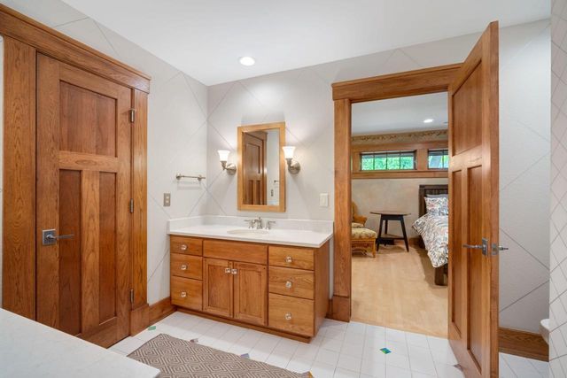 7541 S Cambridge DRIVE, Franklin, WI 53132