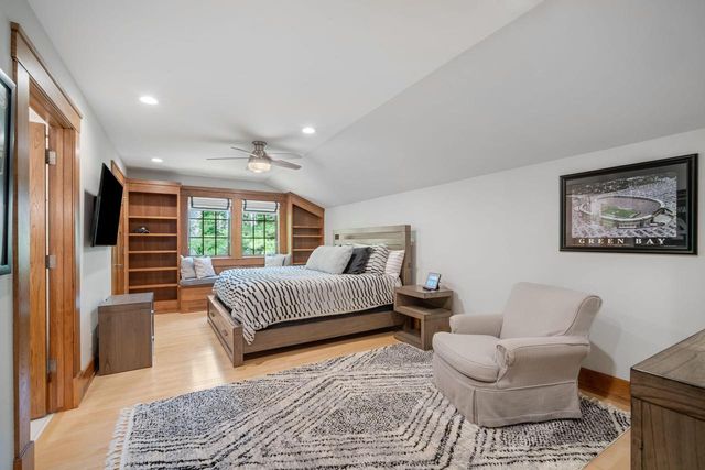 7541 S Cambridge DRIVE, Franklin, WI 53132