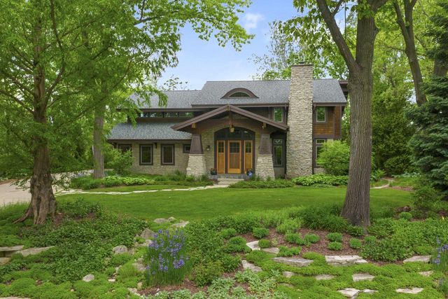 7541 S Cambridge DRIVE, Franklin, WI 53132
