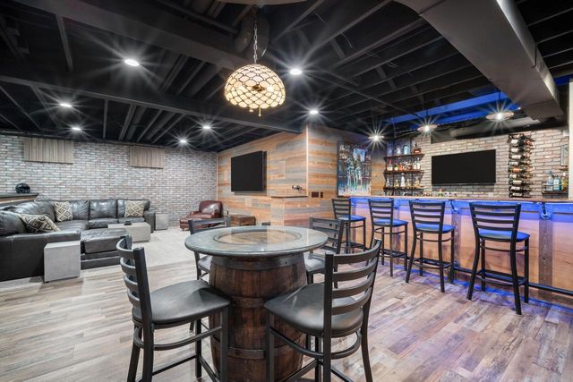 7541 S Cambridge DRIVE, Franklin, WI 53132