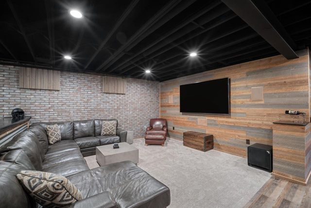 7541 S Cambridge DRIVE, Franklin, WI 53132